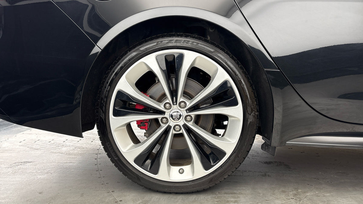 Jaguar XF Image 10