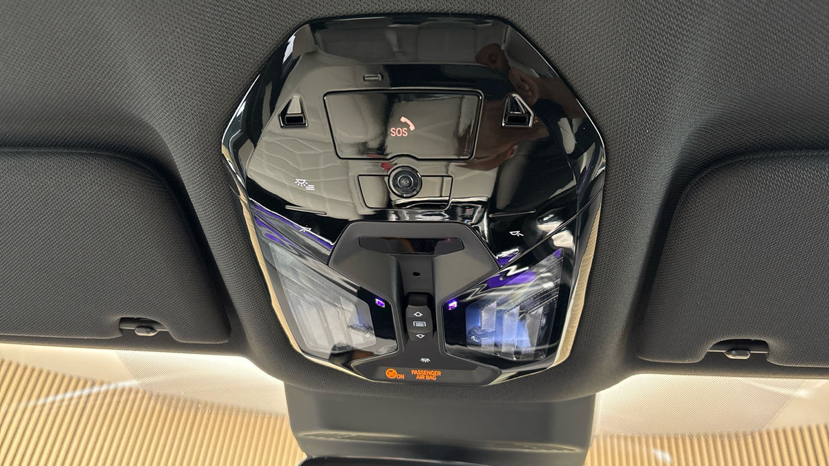 More views of BMW i7