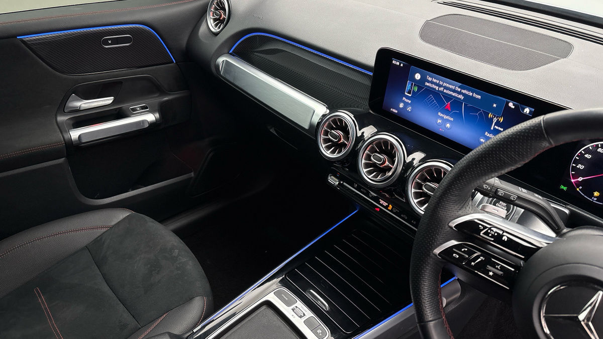 Mercedes-Benz GLB Image 18