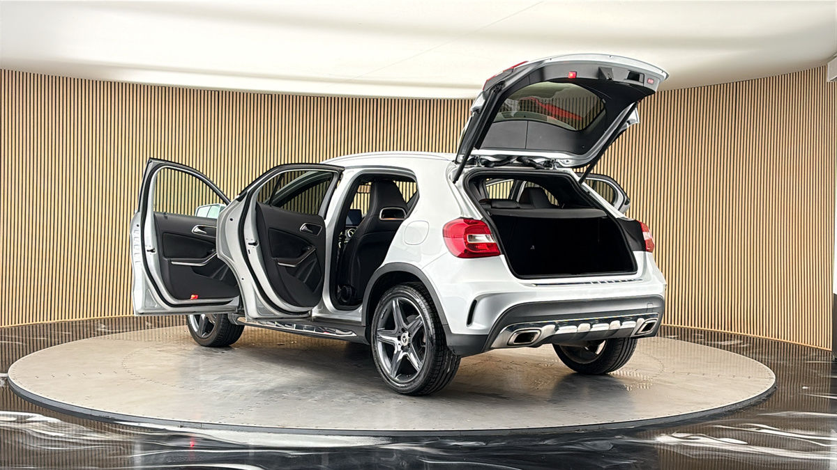 Mercedes-Benz GLA Image 23