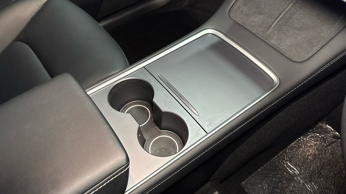 Tesla Model Y Image 18
