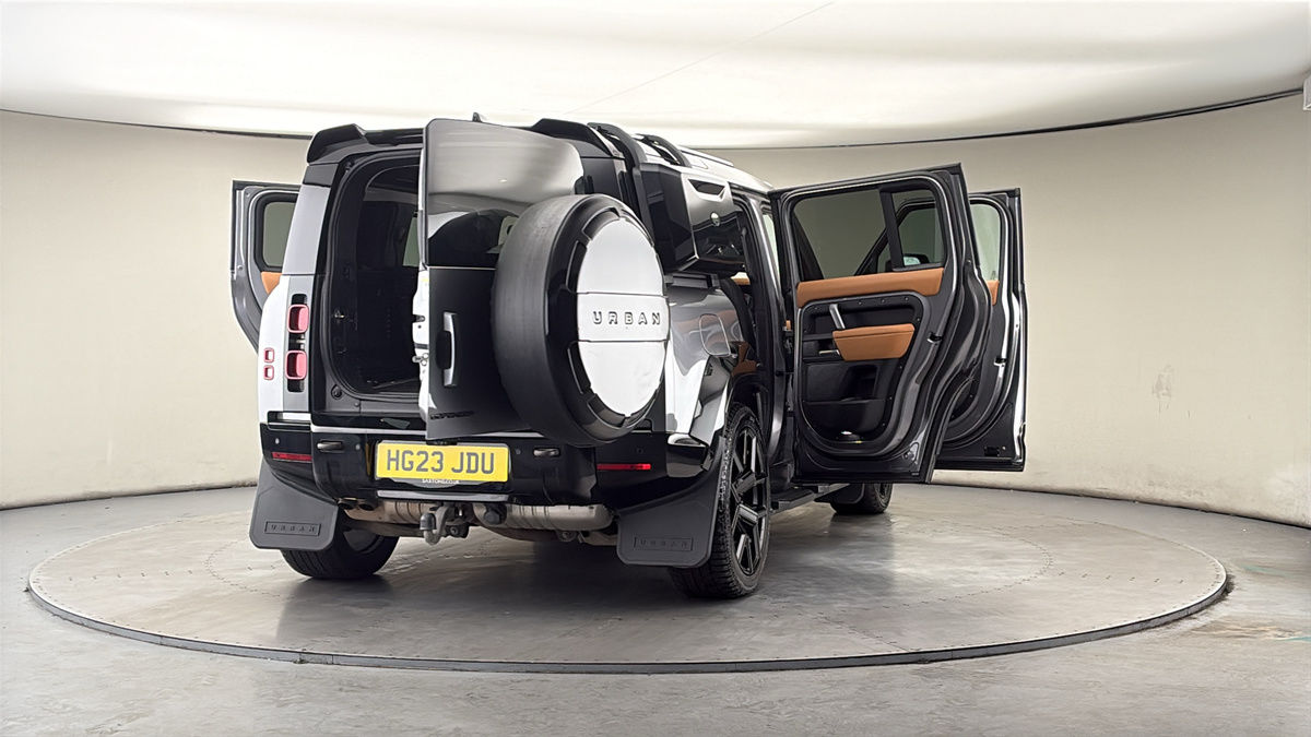 More views of Land Rover Defender 110