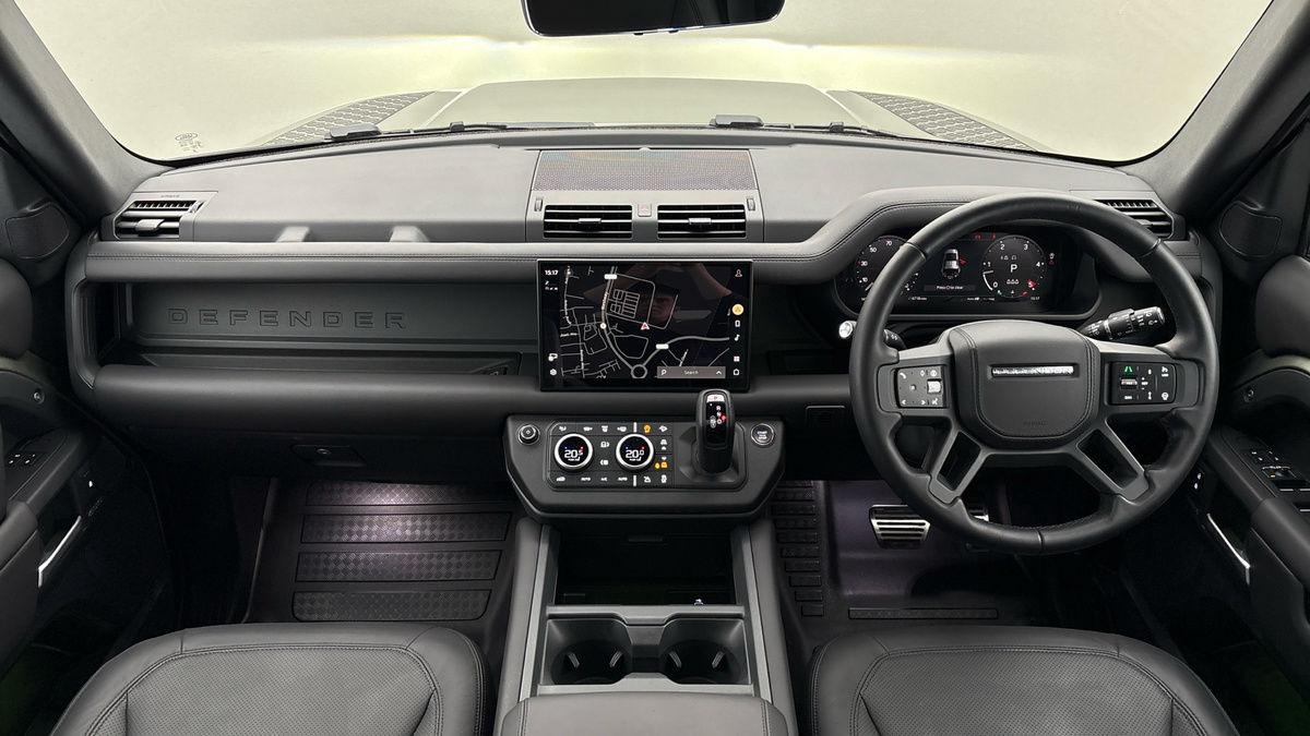 Land Rover Defender 110 Image 12