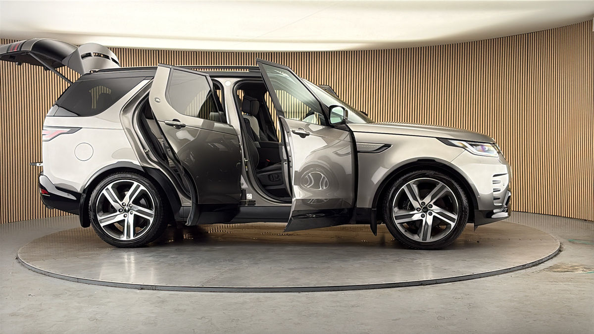 More views of Land Rover Discovery