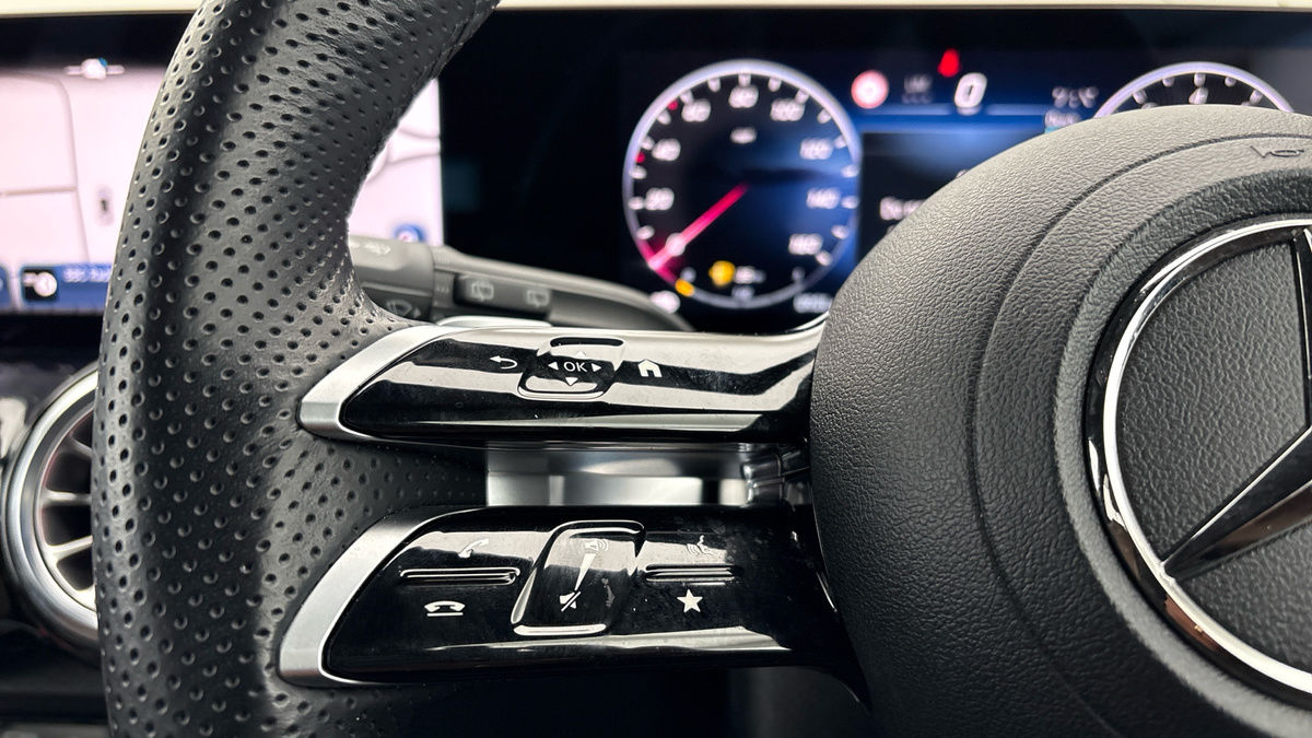 Mercedes-Benz GLB Image 13