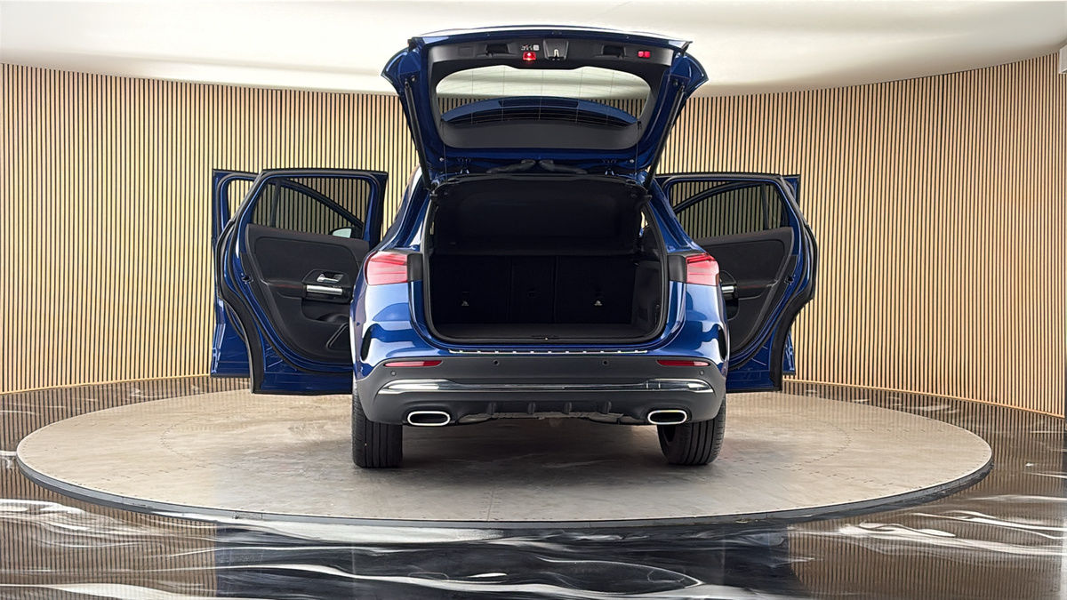 More views of Mercedes-Benz GLA