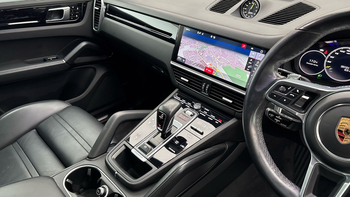 Porsche Cayenne Image 18