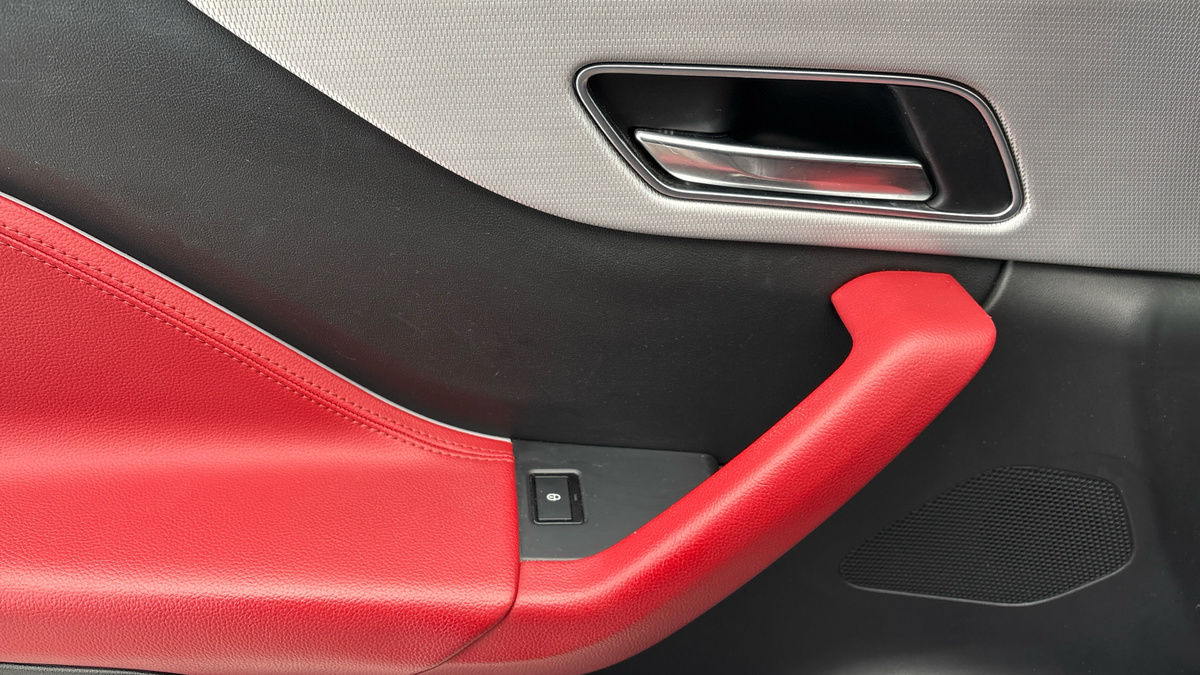 Jaguar F-PACE Image 19