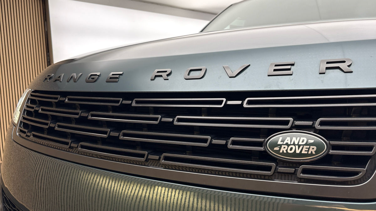 Land Rover Range Rover Sport Image 24