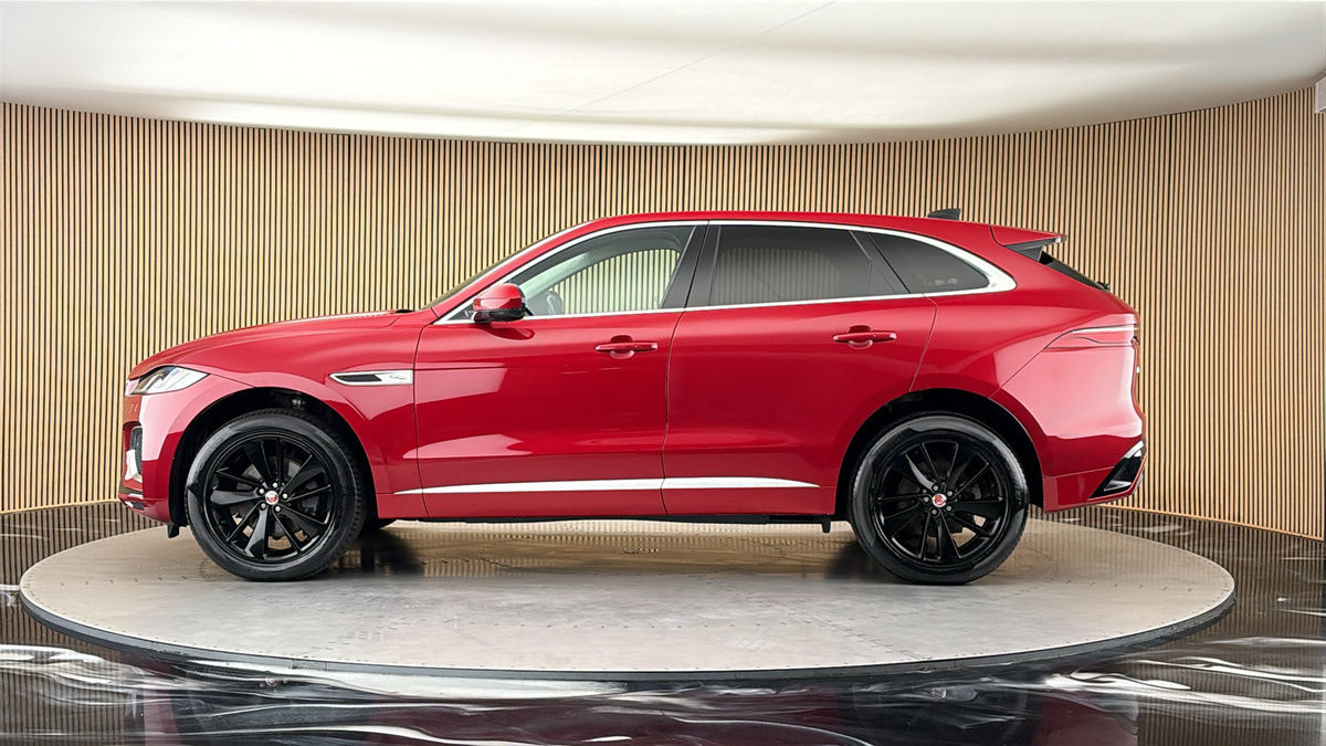 Jaguar F-PACE Image 15