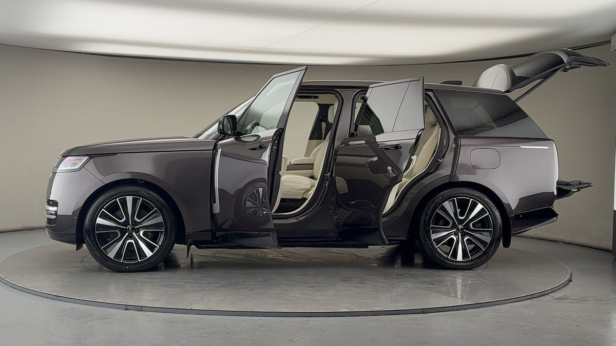 More views of Land Rover Range Rover