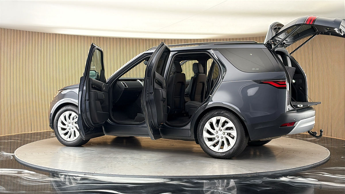 More views of Land Rover Discovery