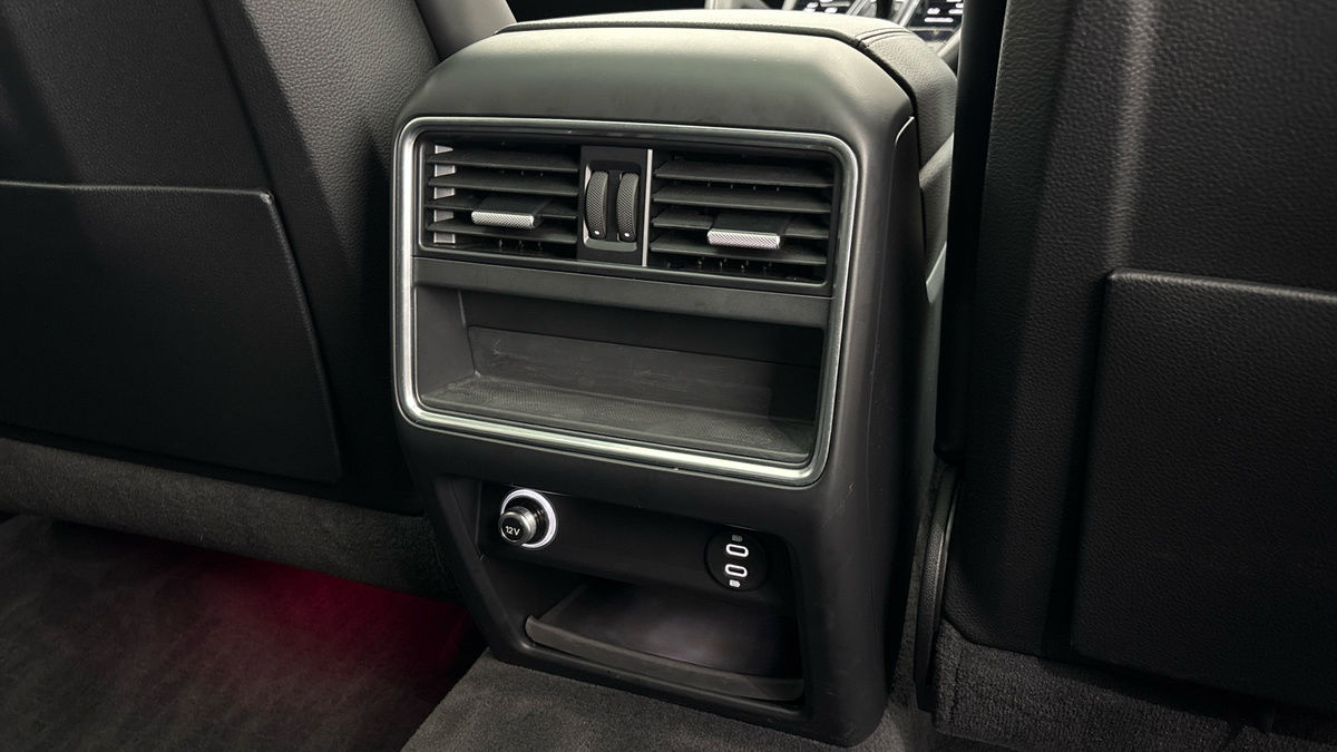 Porsche Cayenne Image 26