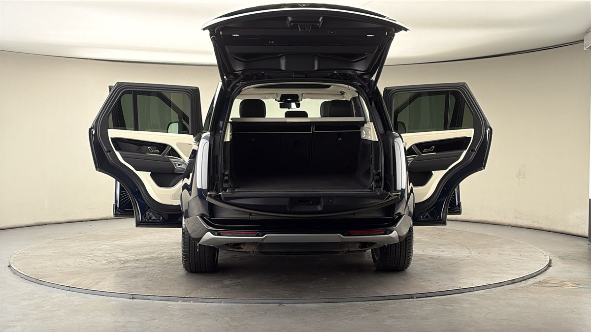 More views of Land Rover Range Rover