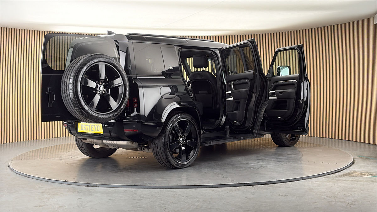 More views of Land Rover Defender 110