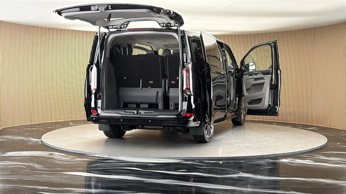 More views of Ford E-Tourneo Custom