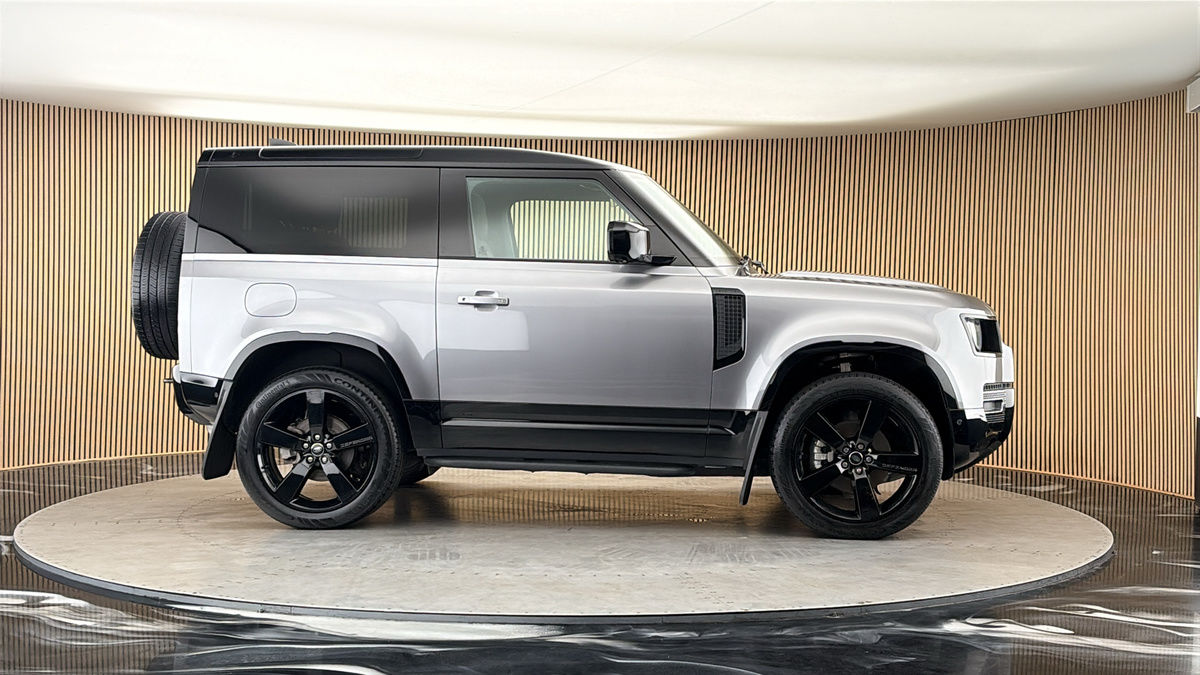 More views of Land Rover Defender 90