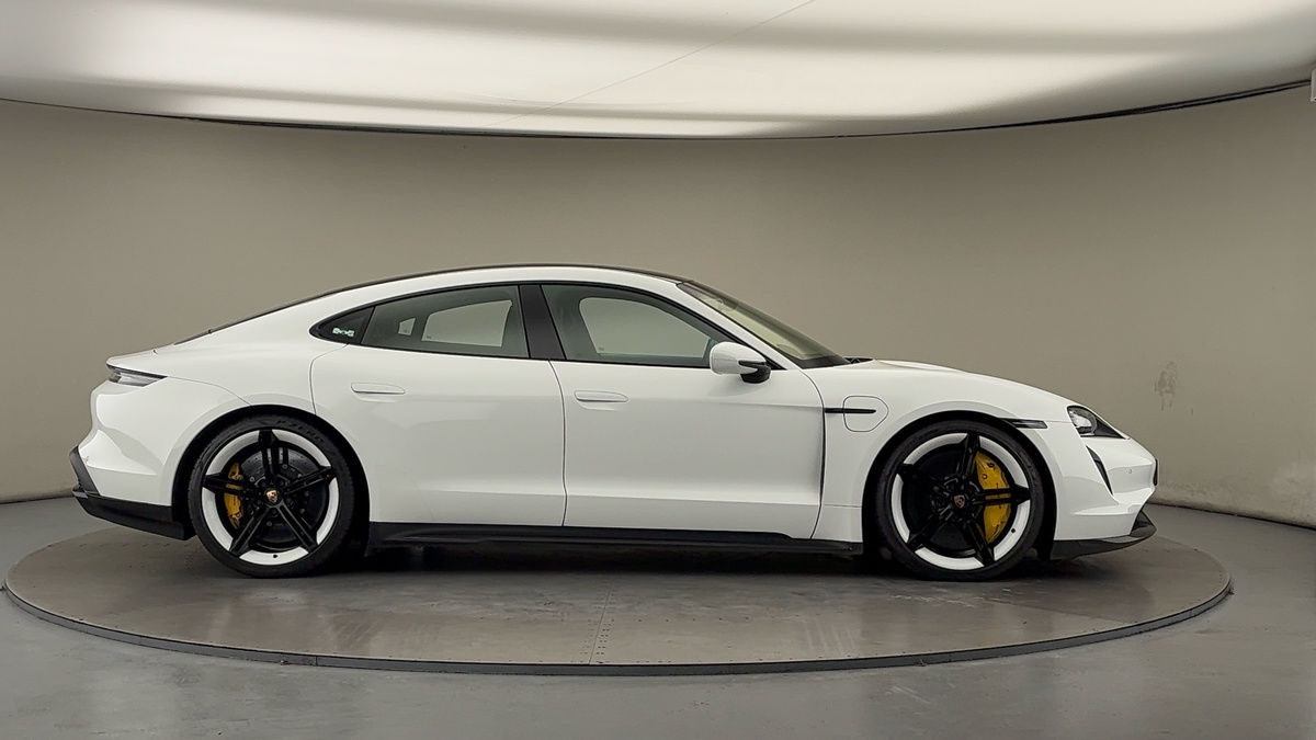 Porsche Taycan Image 17