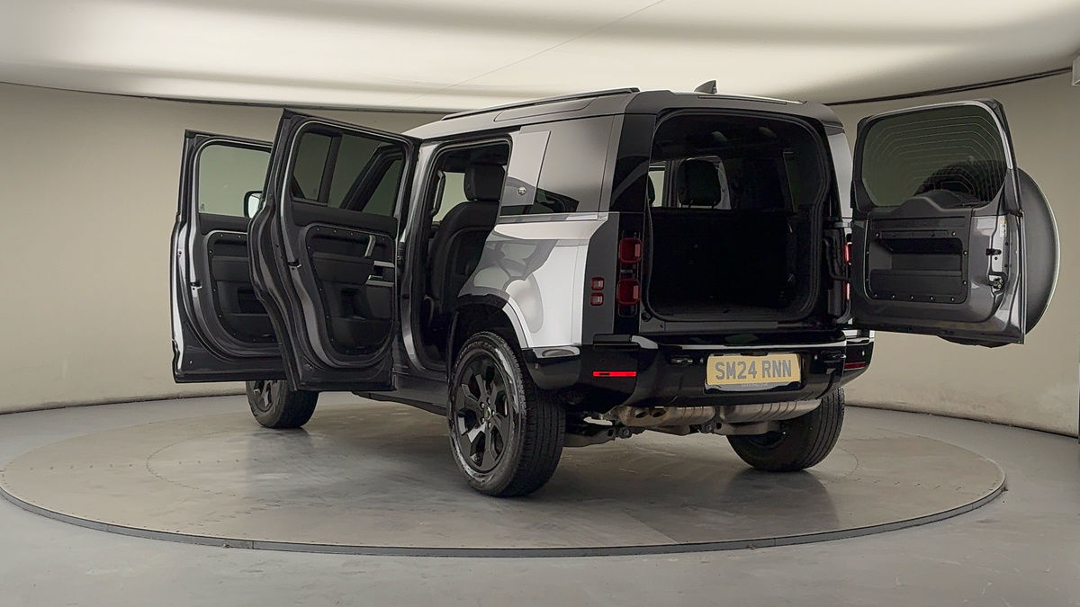 Land Rover Defender 110 Image 23