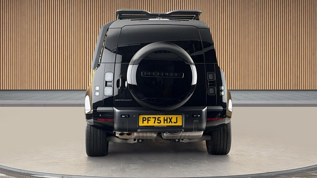 Land Rover Defender 110 Image 4
