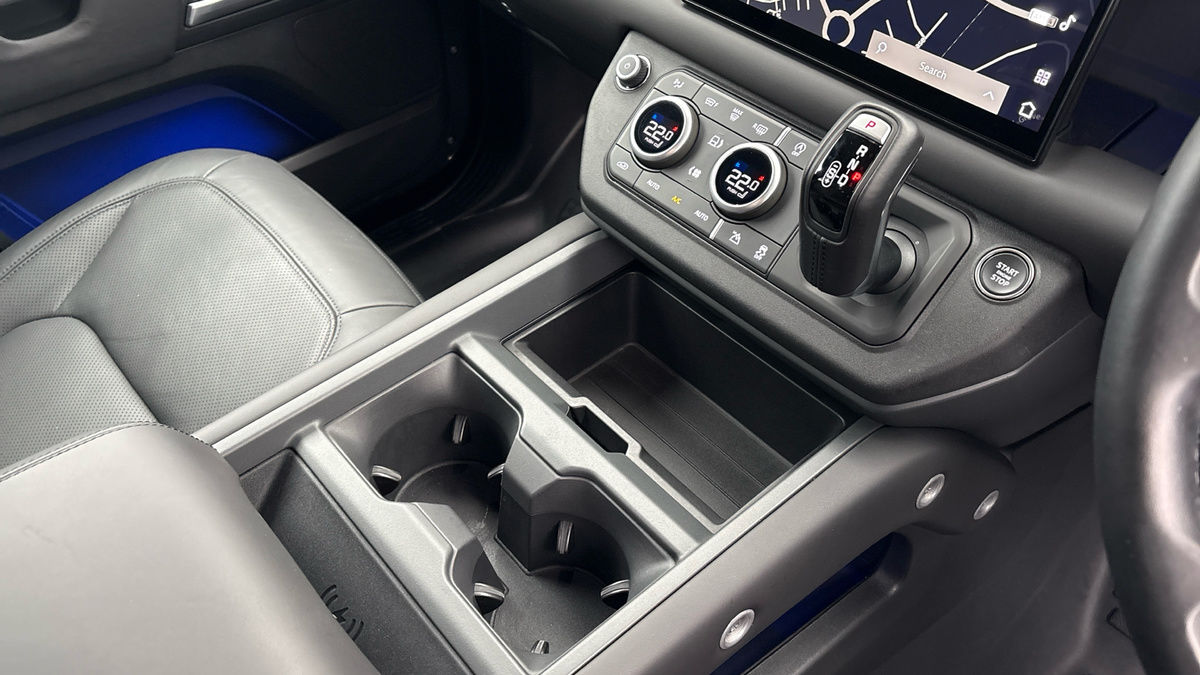 Land Rover Defender 110 Image 18