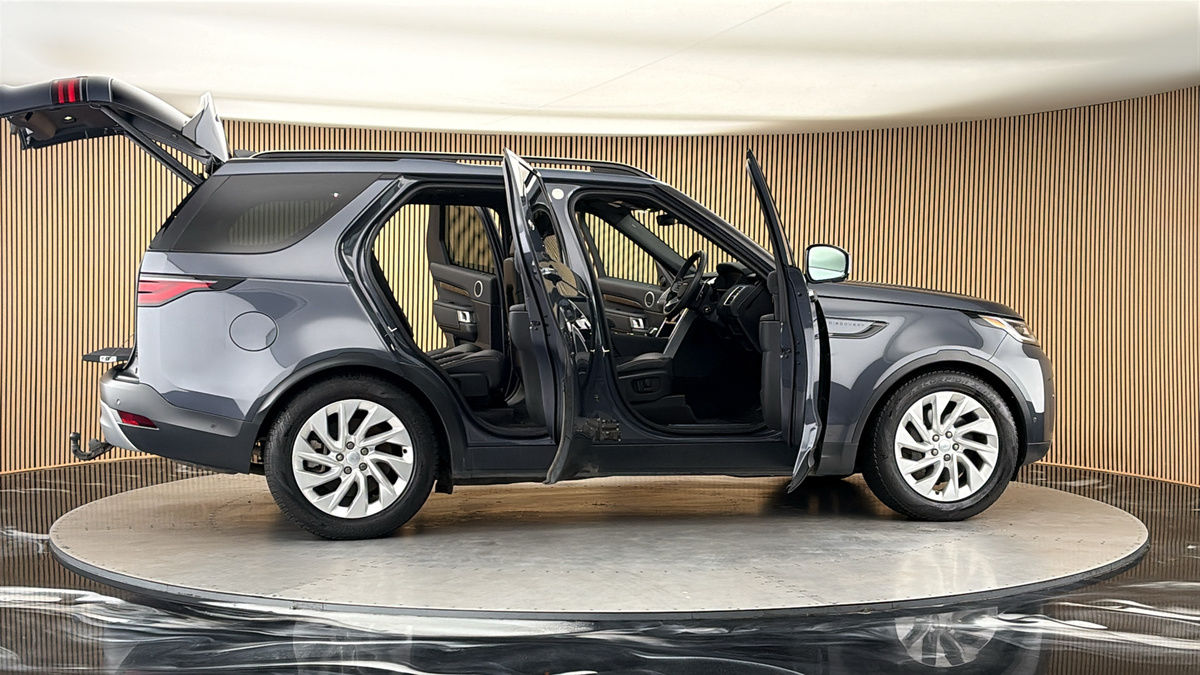 More views of Land Rover Discovery
