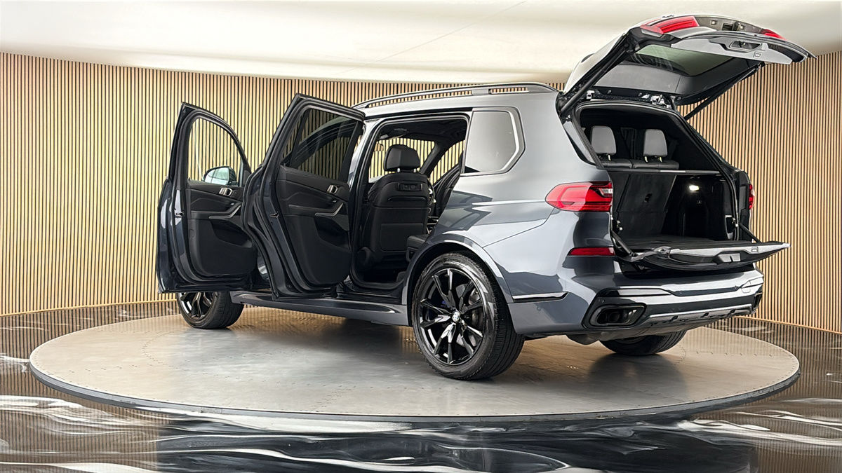 More views of BMW X7