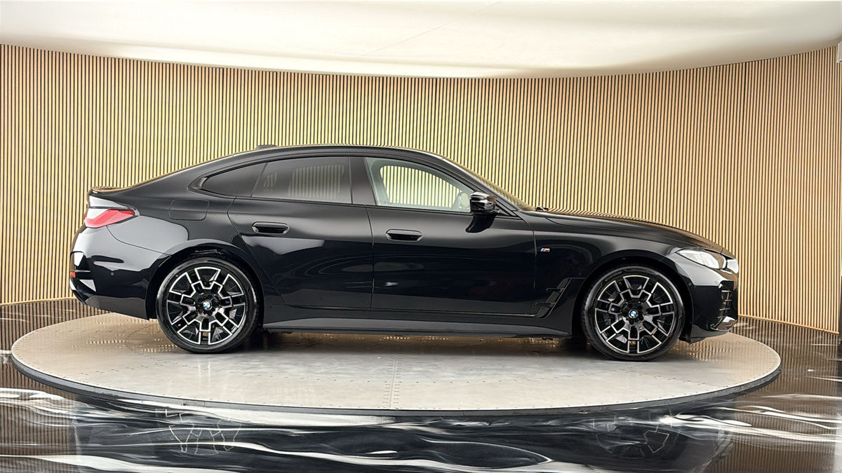 BMW i4 Image 16