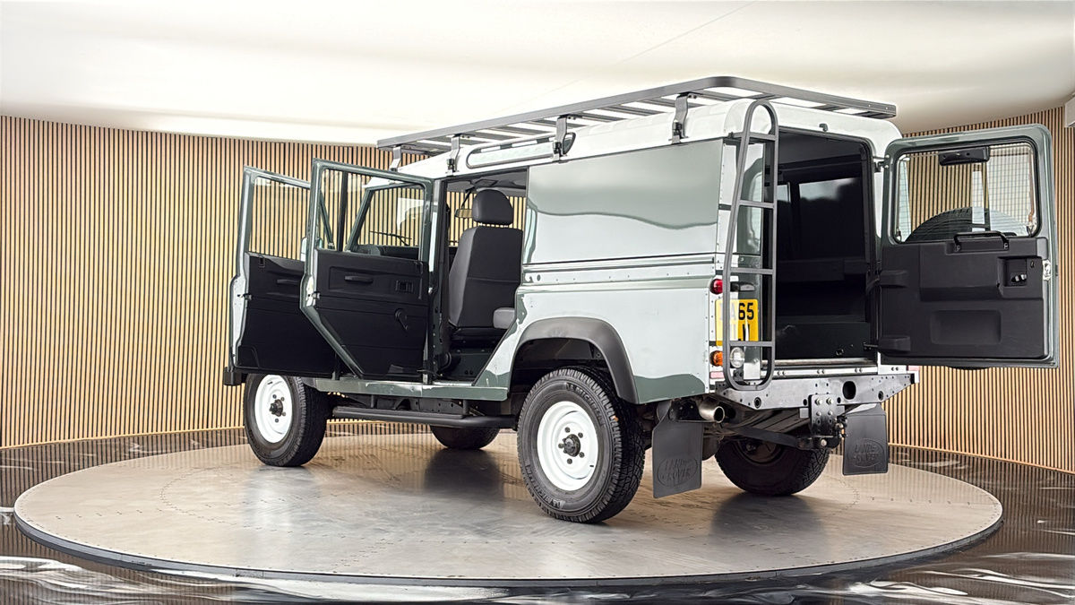 More views of Land Rover Defender 110