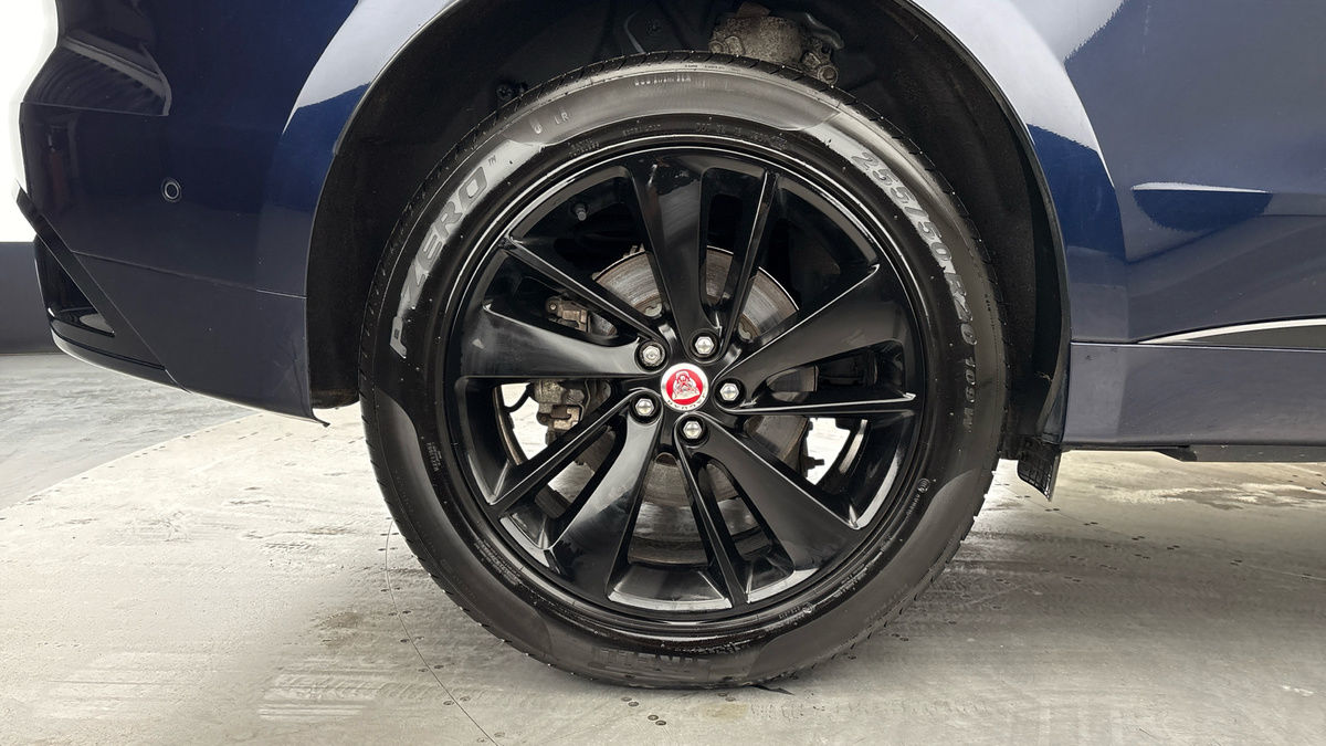 Jaguar F-PACE Image 10