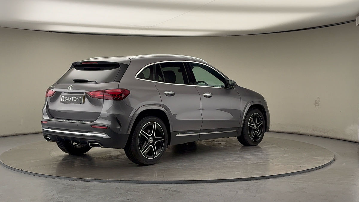 Mercedes-Benz GLA Image 21