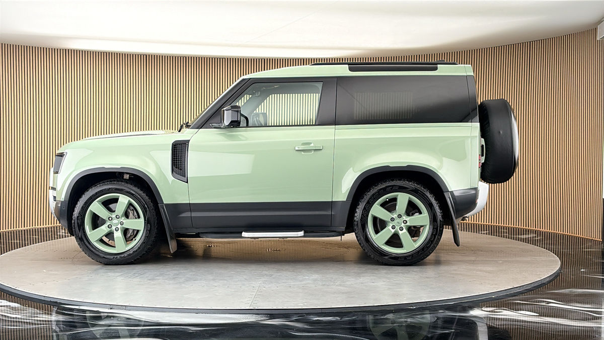 More views of Land Rover Defender 90