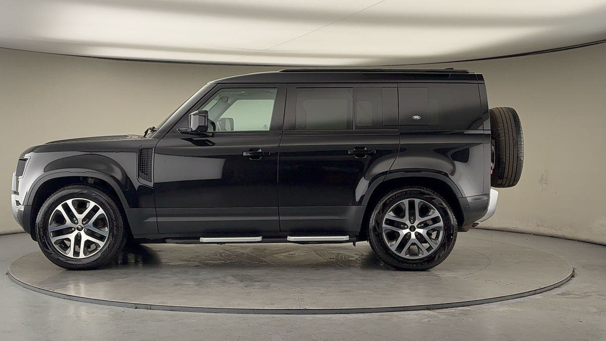 Land Rover Defender 110 Image 15