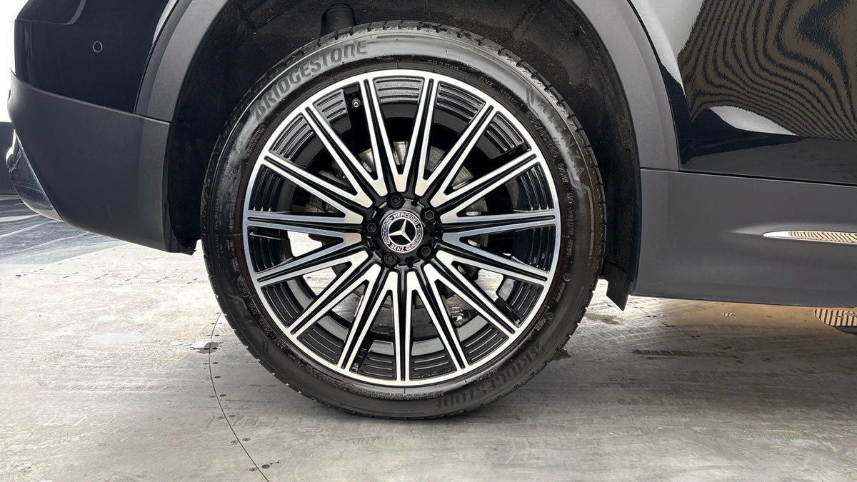 Mercedes-Benz GLB Image 10