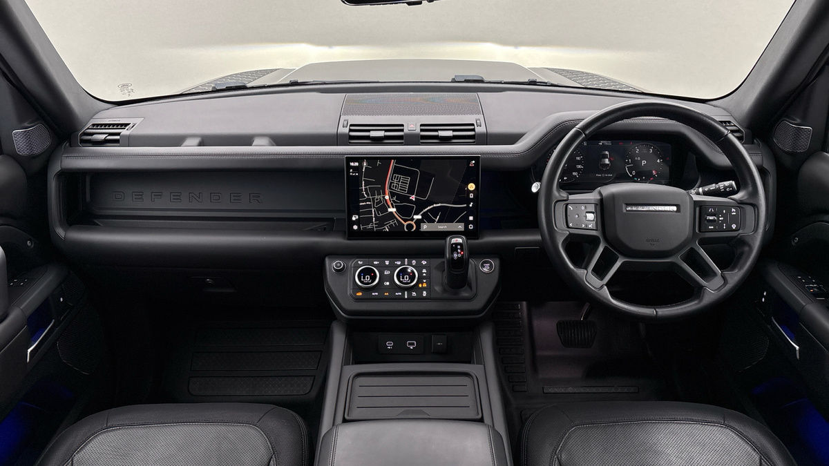 Land Rover Defender 110 Image 12