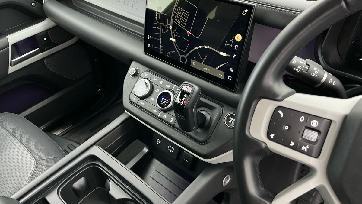 Land Rover Defender 90 Urban Image 18