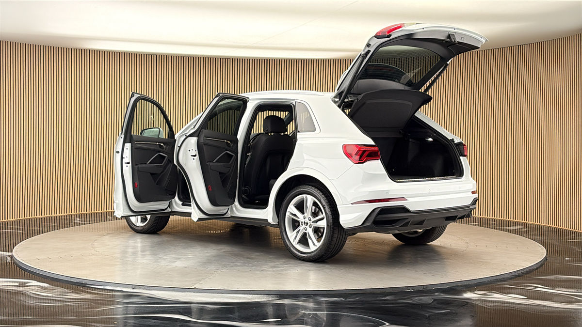 More views of Audi Q3