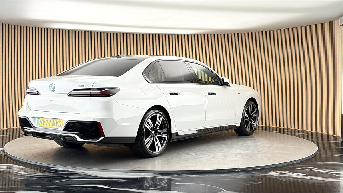 More views of BMW i7
