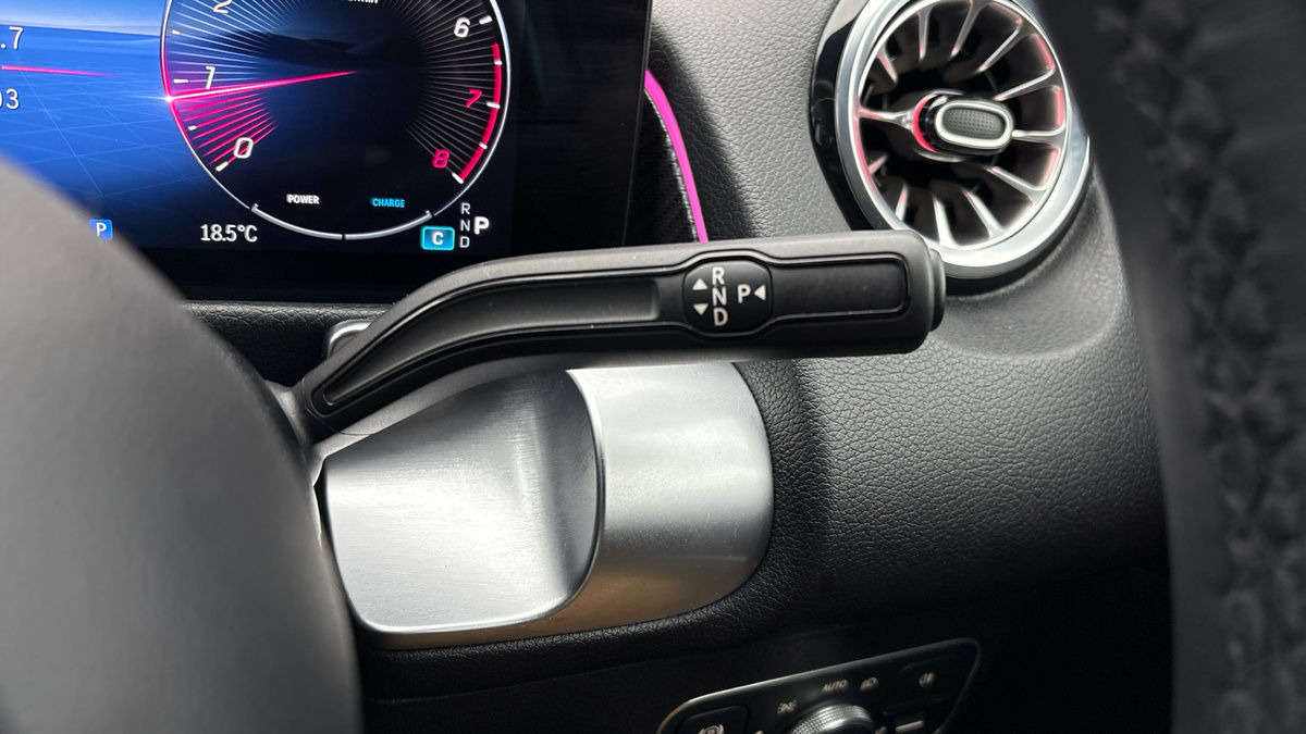 Mercedes-Benz GLB Image 6