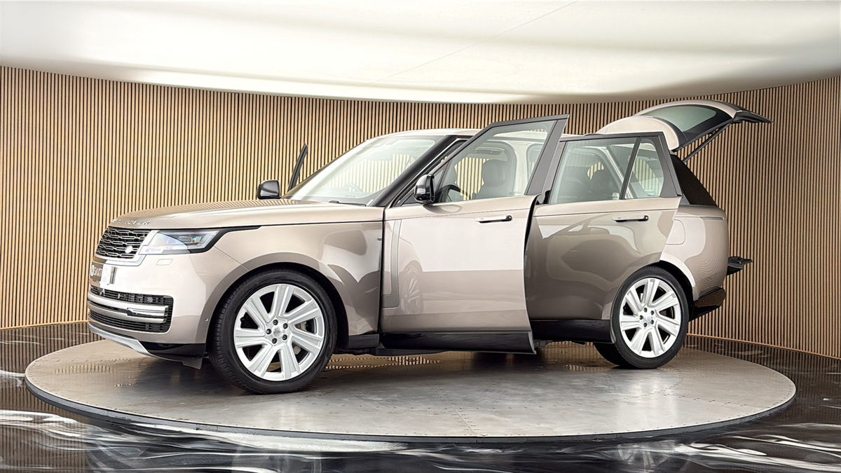 More views of Land Rover Range Rover