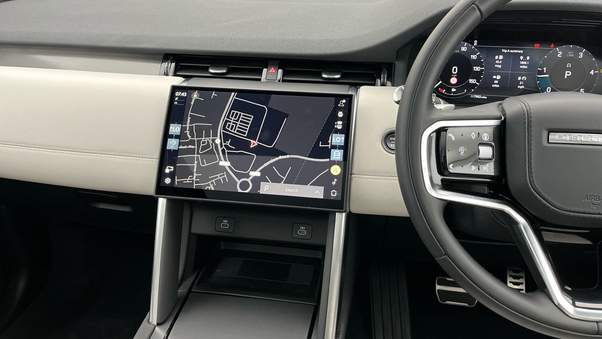 Land Rover Discovery Sport Image 13