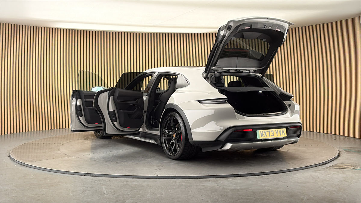 Porsche Taycan Image 23