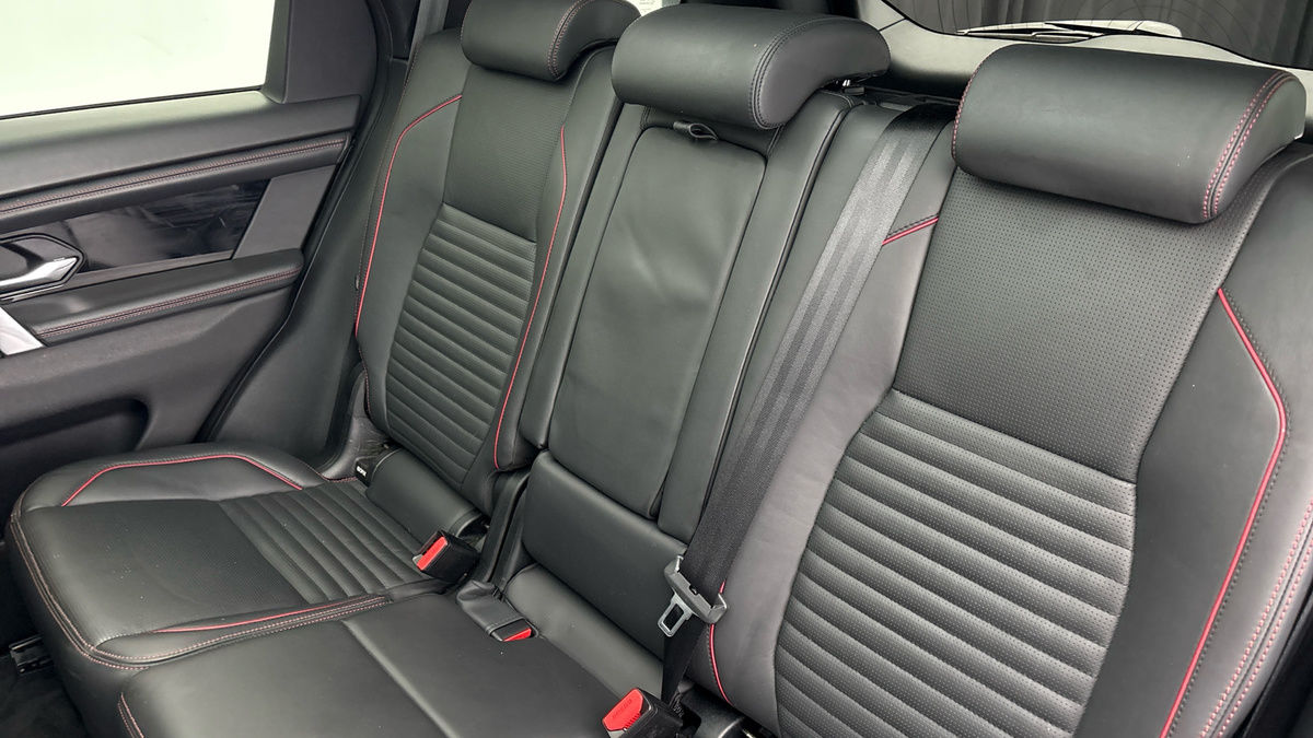 Land Rover Discovery Sport Image 8