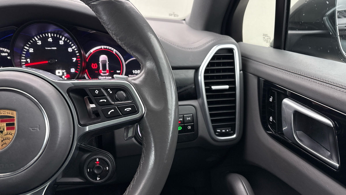 Porsche Cayenne Image 14