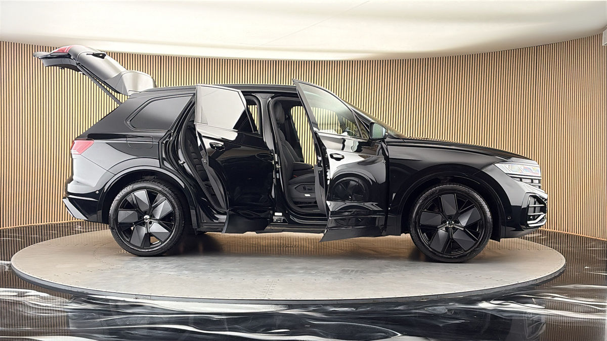 More views of Volkswagen Touareg