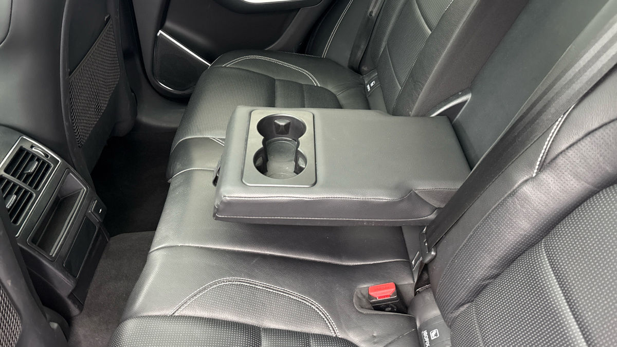 Jaguar F-PACE Image 9