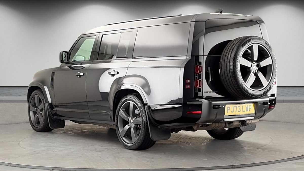 Land Rover Defender 130 Image 2