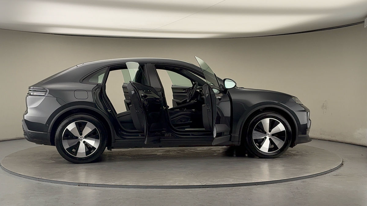 More views of Porsche Macan