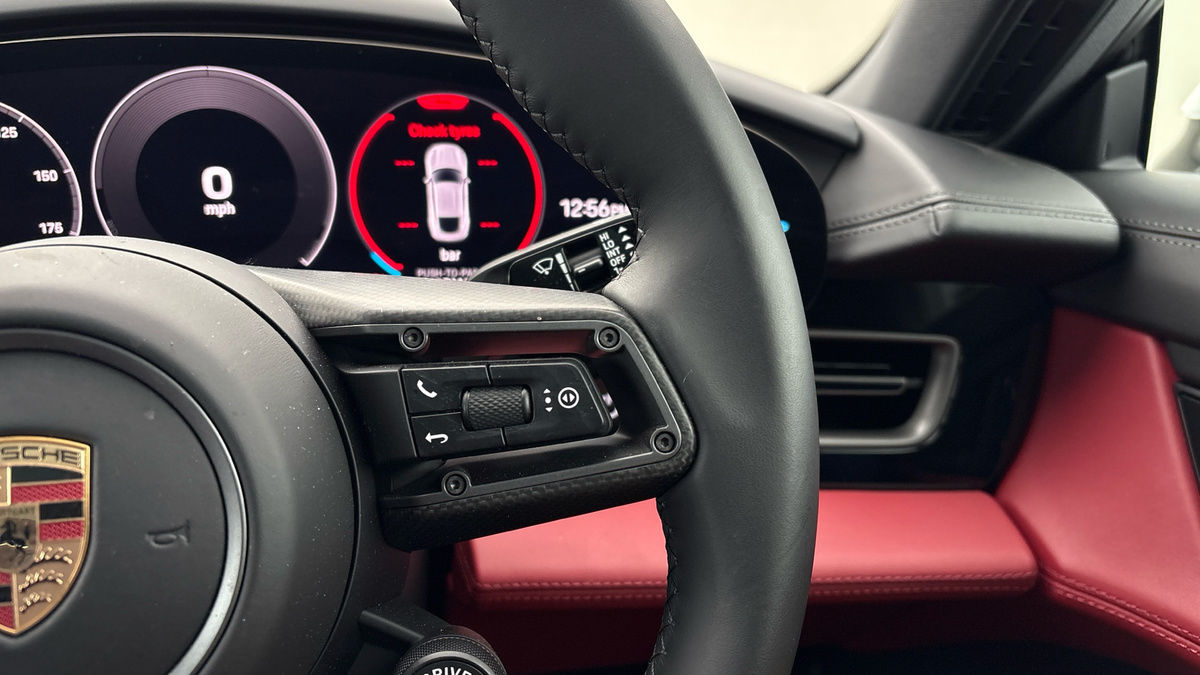 Porsche Taycan Image 15