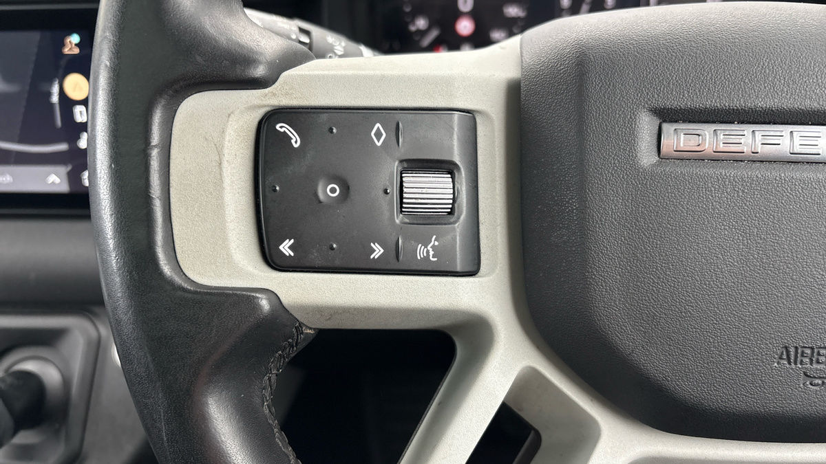 Land Rover Defender 110 Image 13